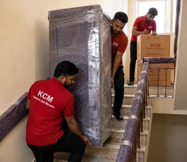 KCM crew handling a home move in Chi II Greater Noida